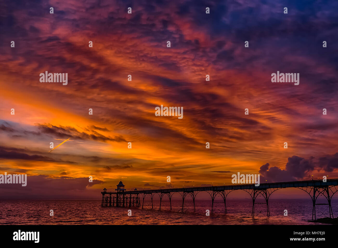 Clevedon Pier bei Sonnenuntergang ein HDR-Bild Stockfoto