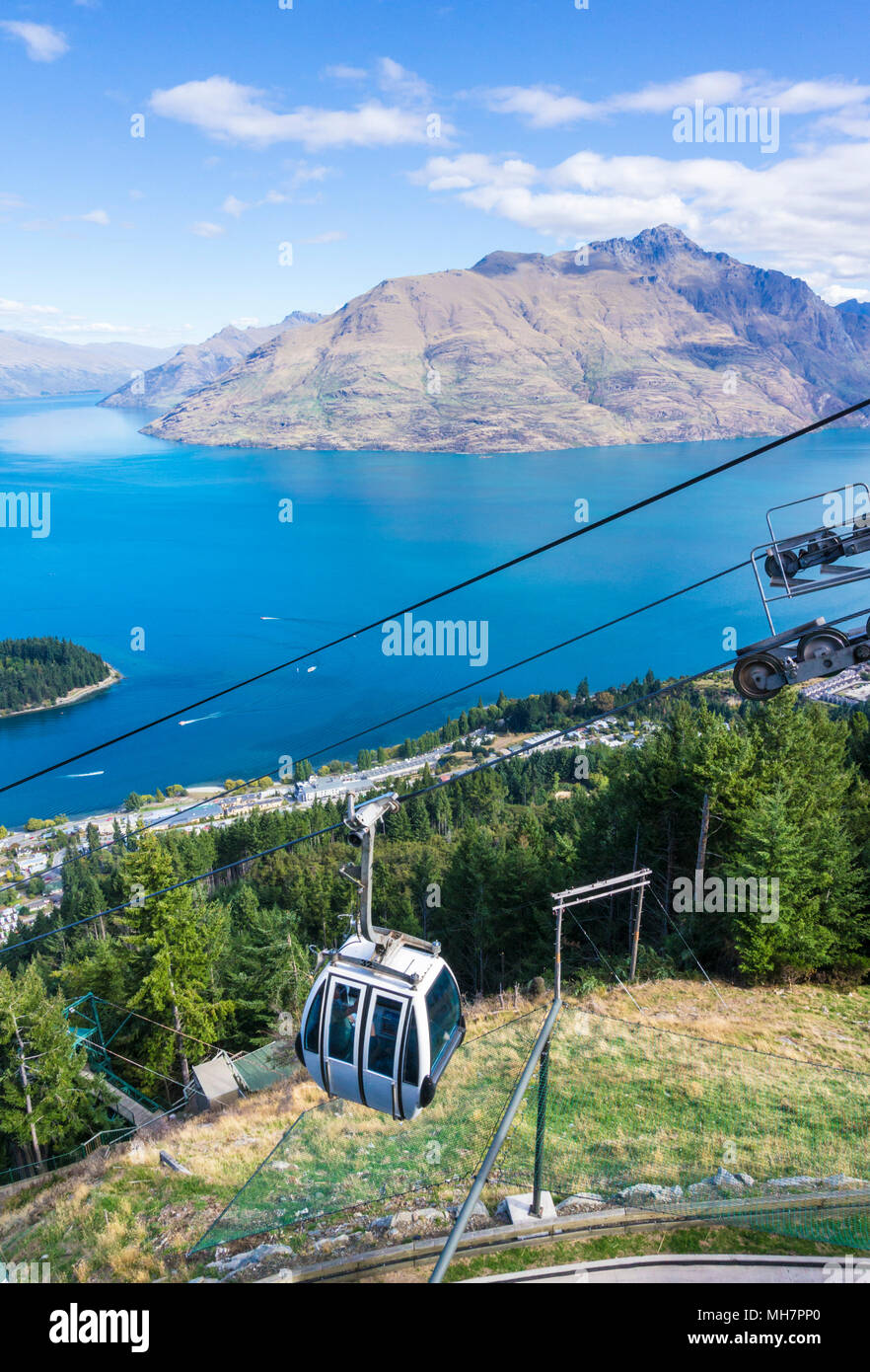 Queenstown, Südinsel Neuseeland Luftbild der Skyline Gondola Innenstadt Queenstown Stadtzentrum Lake Wakatipu und Cecil Peak Stockfoto