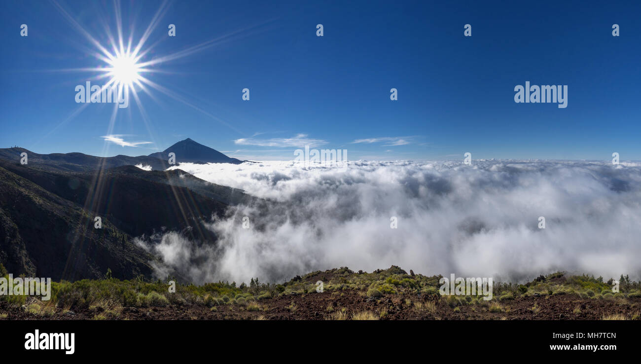 Mystische Meer der Wolken auf den Teide Stockfoto