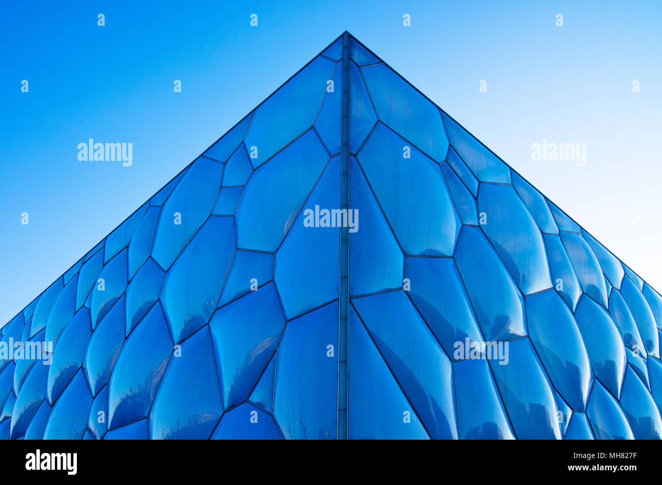 Ein Detail der Pekinger National Aquatics Centre, umgangssprachlich als Water Cube bekannt, im Olympischen Park in Peking, China. Stockfoto
