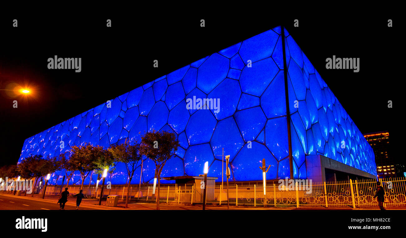 Ein Blick auf die Pekinger National Aquatics Centre, umgangssprachlich als Water Cube bekannt, im Olympischen Park in Peking, China, fotografiert an Stockfoto