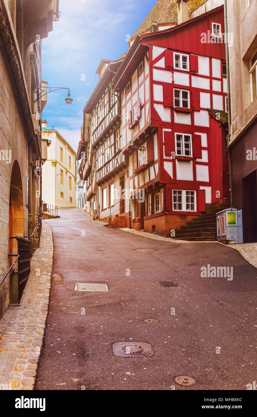 Alte Straße in Basel Stockfoto