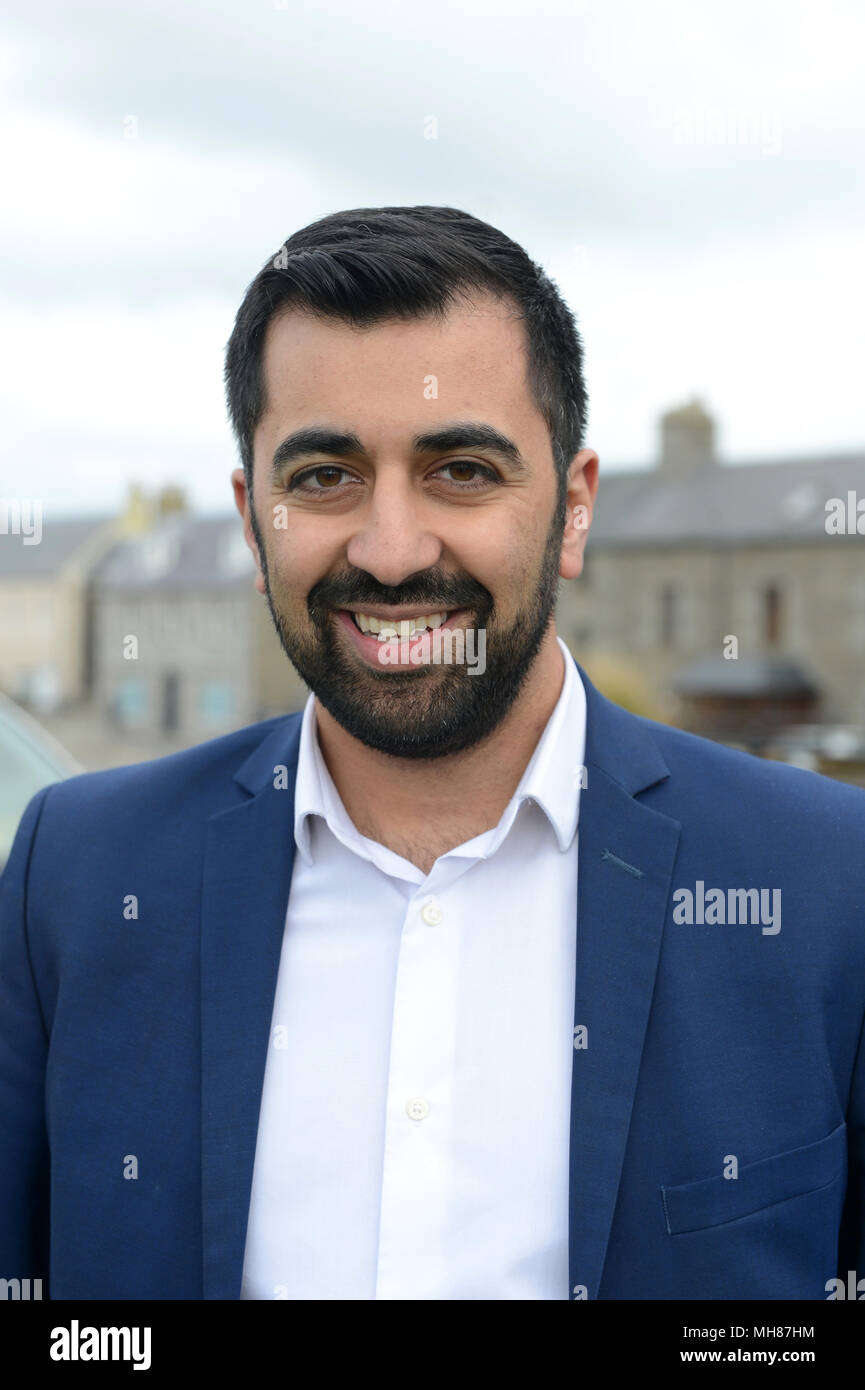 Humza Yousaf schottische Verkehrsminister Fragen, die aus der Presse in Bezug auf die nördliche Insel Fähre zu den Shetland Inseln Stockfoto