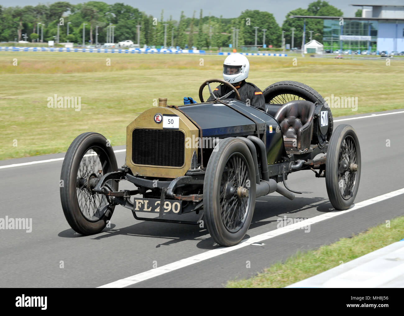 1909 FL Sport 3 Liter 2-sitzer Sportwagen auf der Strecke in Brooklands Mercedes Benz World Stockfoto