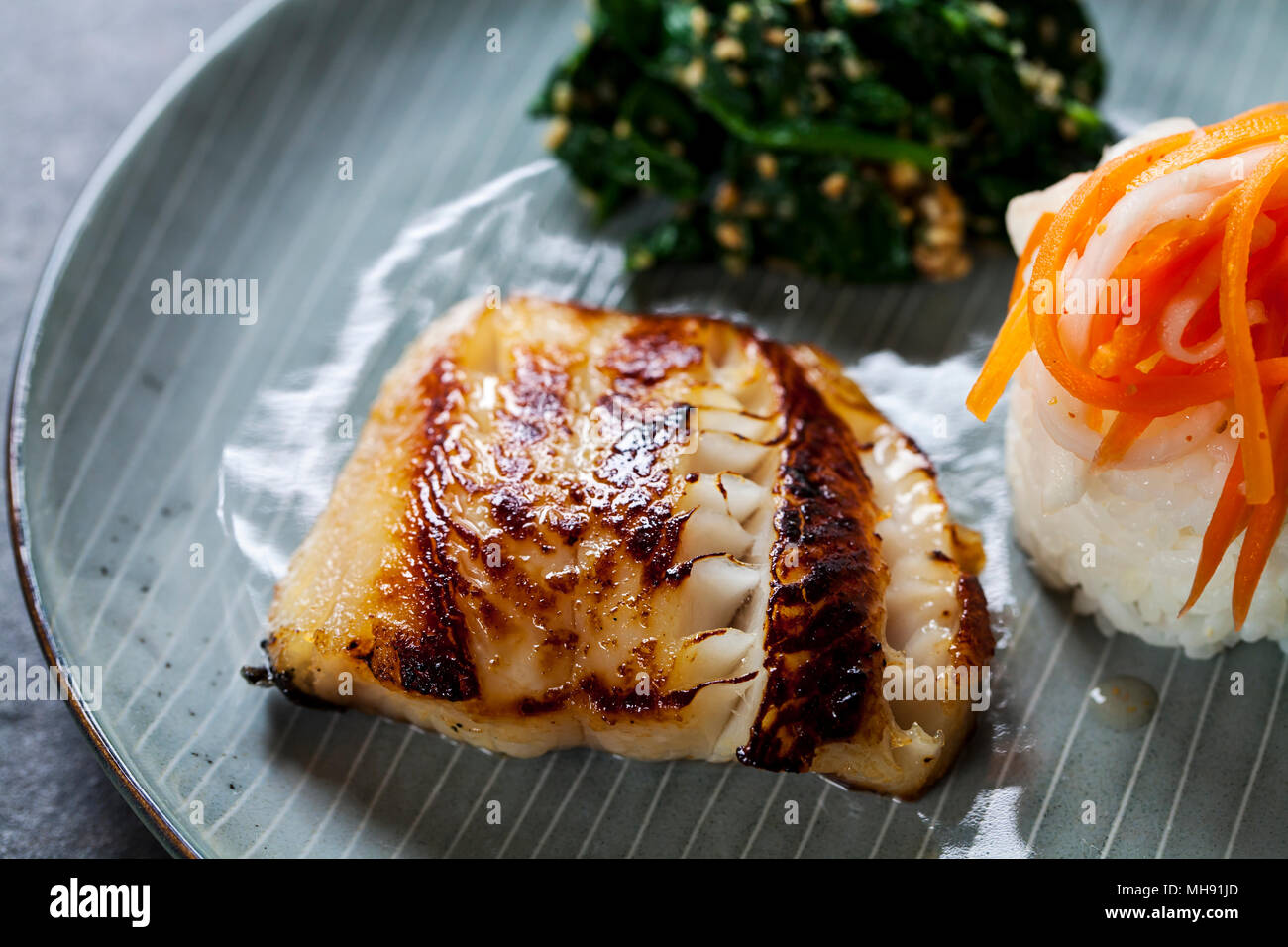 Miso marinierte schwarze Kabeljau mit japanischen Spinatsalat gomaae ...