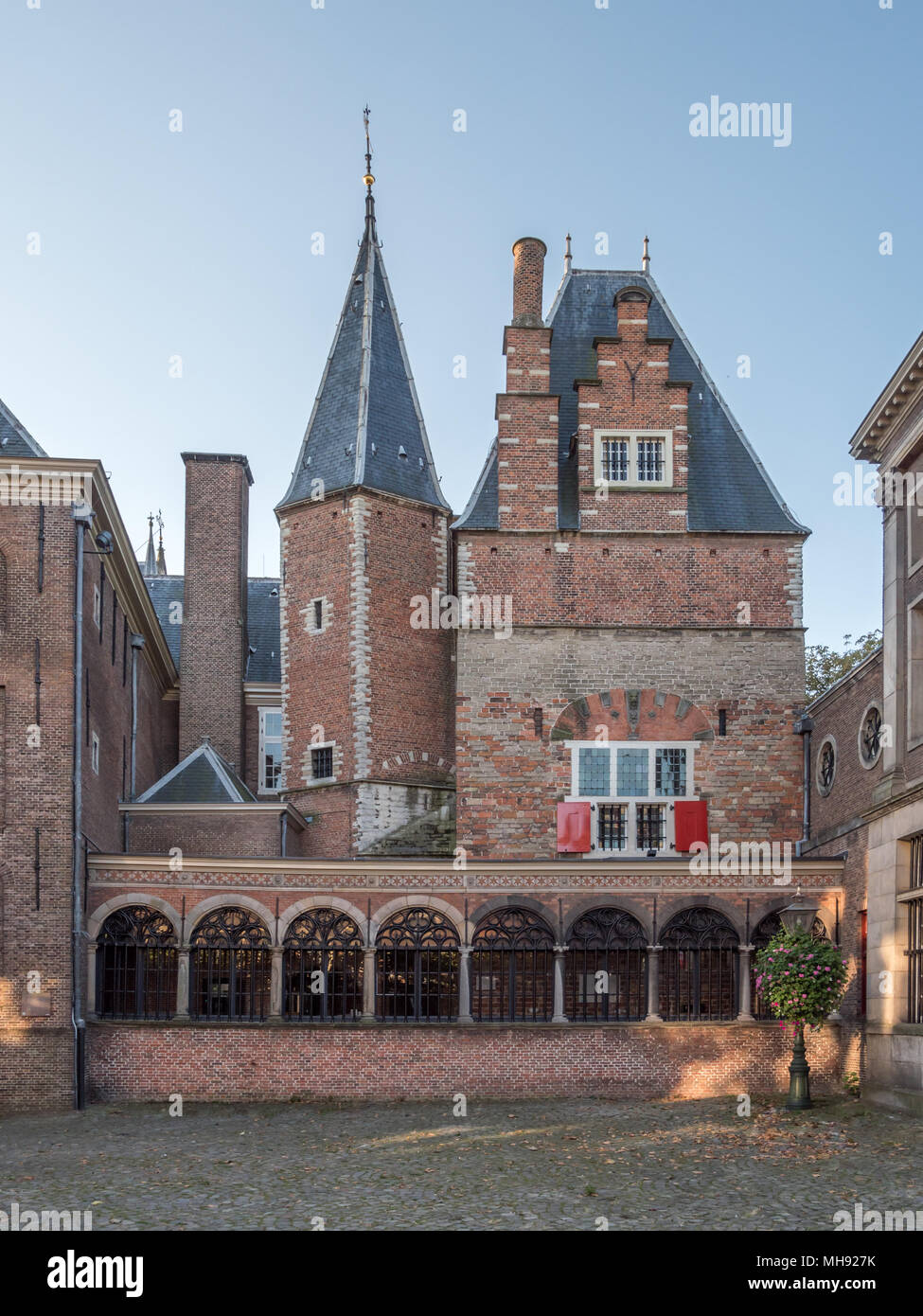 Eine der ältesten Gebäuden (Gravensteen) in der Stadt Leiden. Dieses Gebäude ist ein Gefängnis der Grafen von Holland. Stockfoto