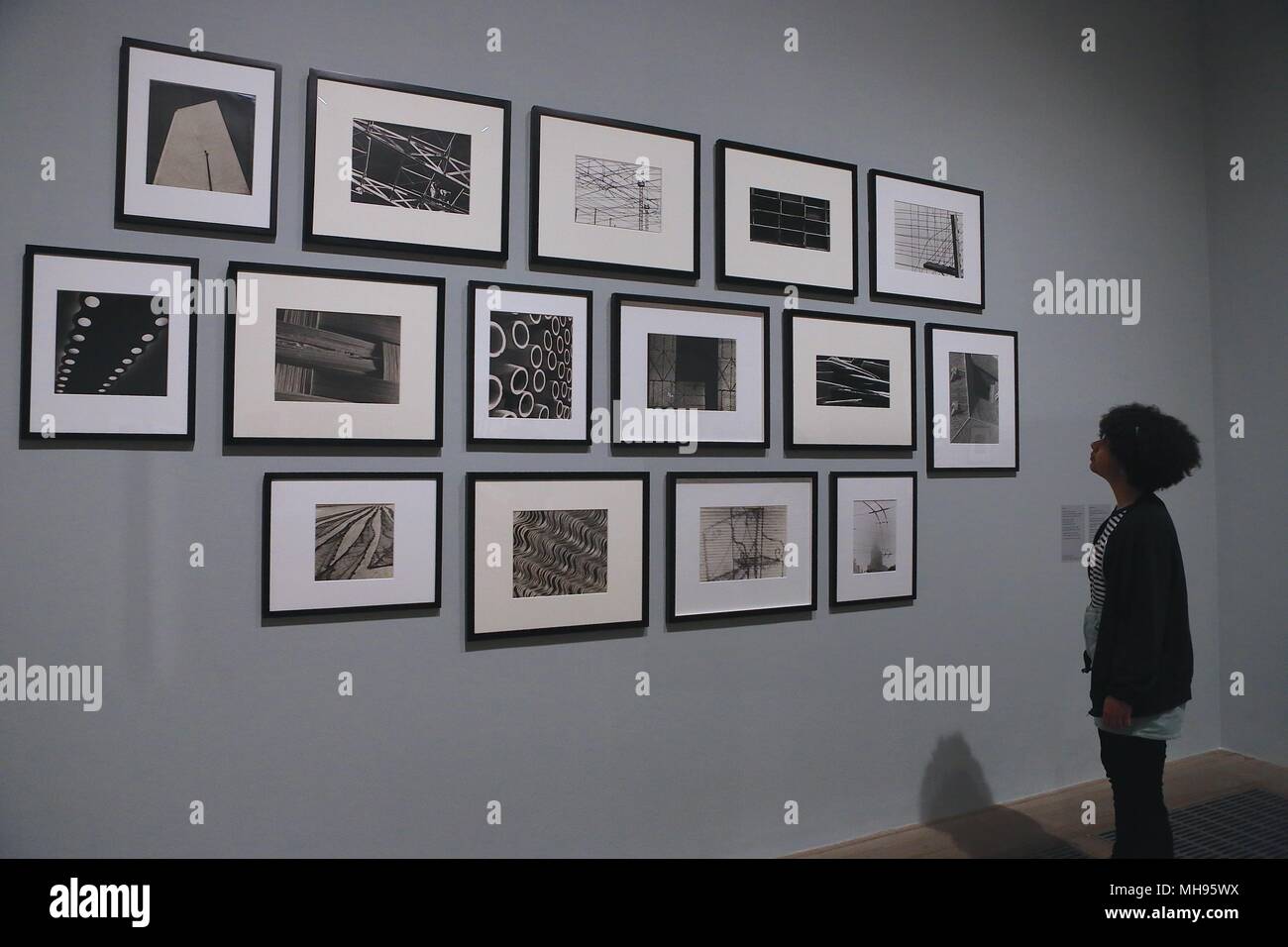 Form des Lichts 100 Jahre Fotografie und abstrakter Kunst 2. Mai - 14. Okt. 2018 Stockfoto