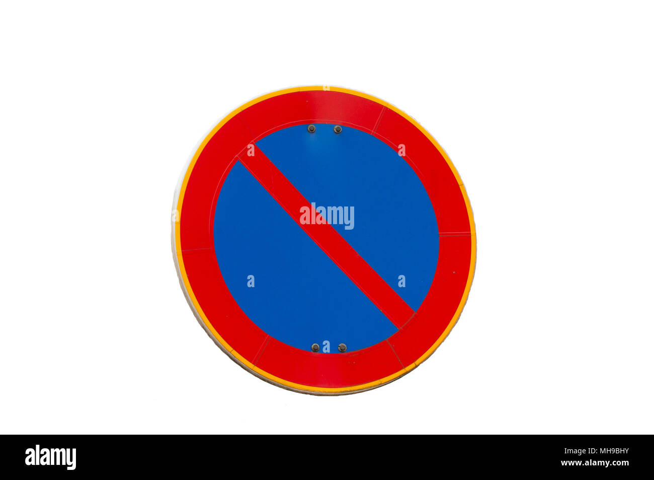 Kein Parkplatz Schild auf Bäume im Herbst Hintergrund Stockfoto