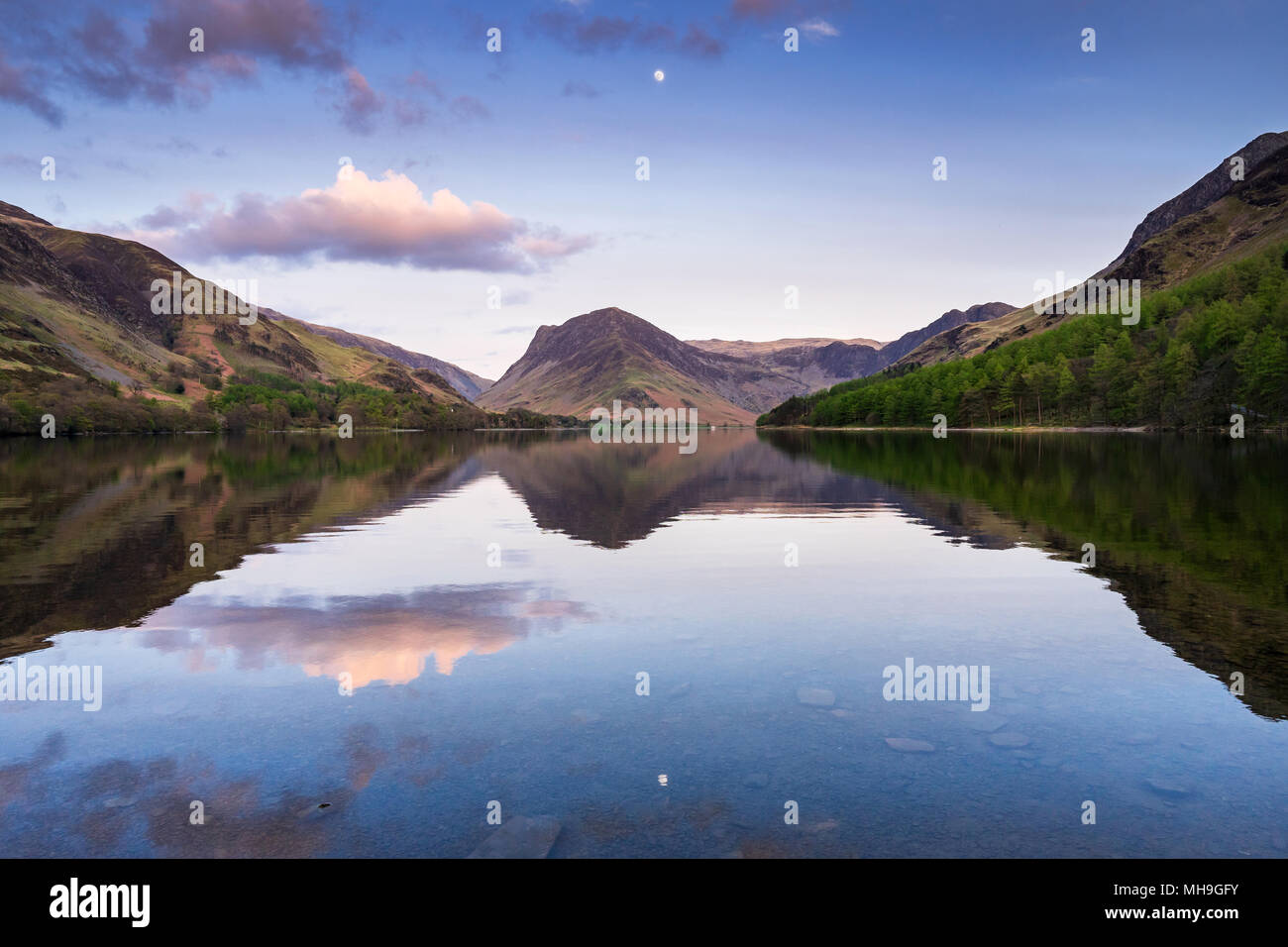 Mondaufgang über Fleetwith Hecht, Cumbria. Stockfoto