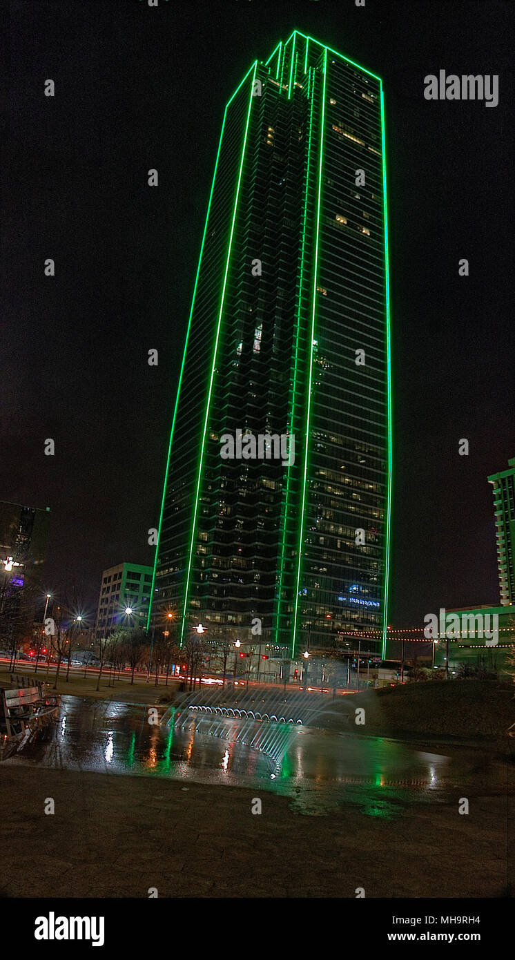 Die Dallas Skyline bei Nacht im Winter Stockfoto