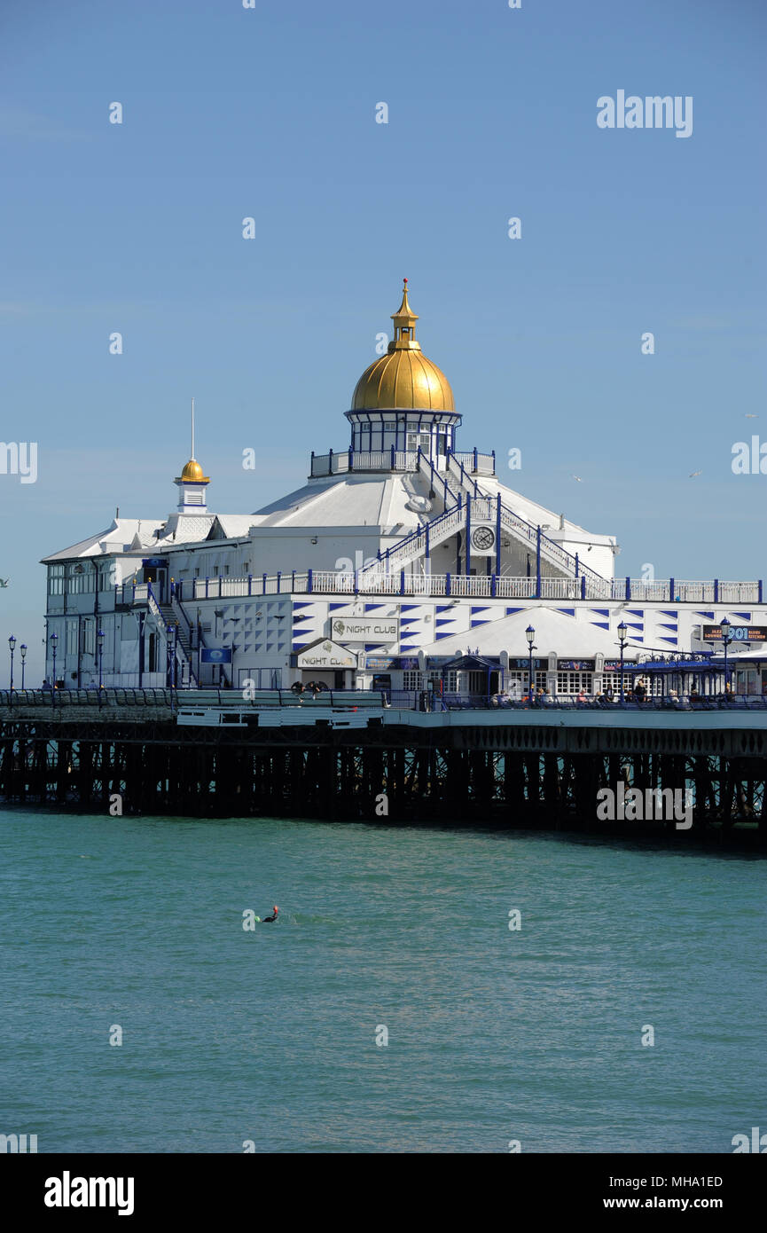 Eastbourne Pier, Eastbourne, East Sussex, UK (Foto von Jon Rigby) Stockfoto
