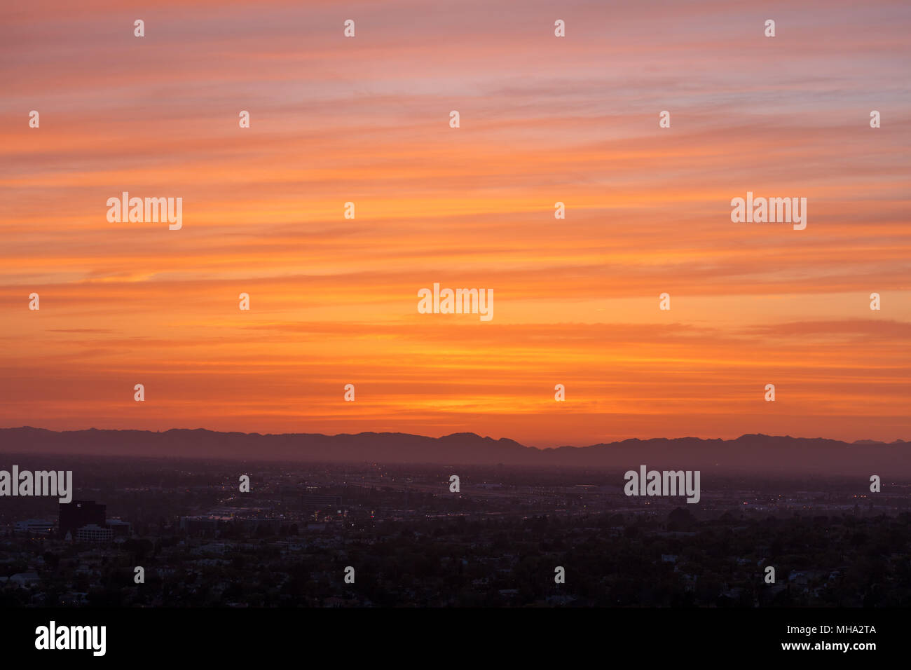 Orange Sonnenuntergang über Burbank, Kalifornien Stockfoto