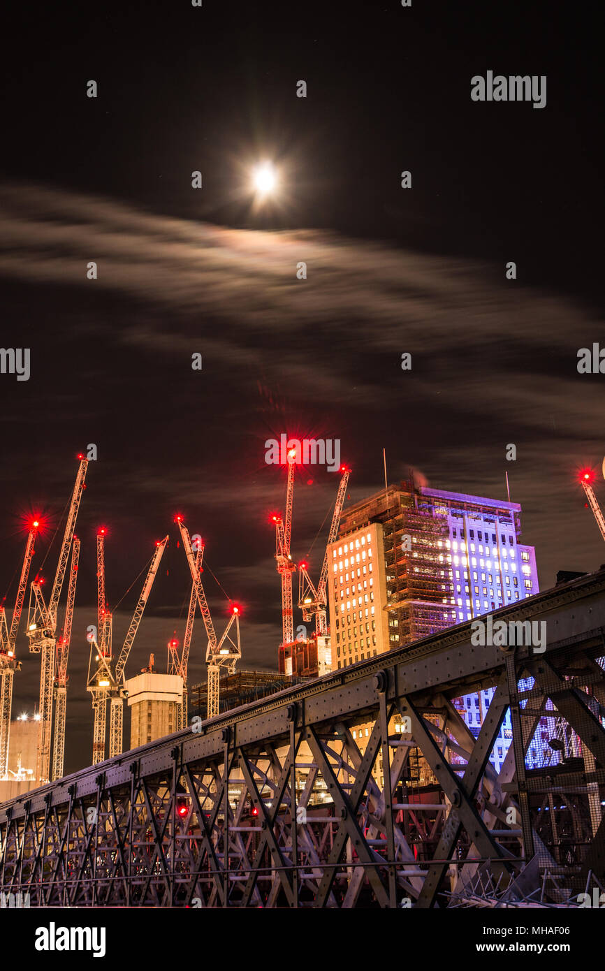 Nacht auf der Themse - London, Großbritannien Stockfoto