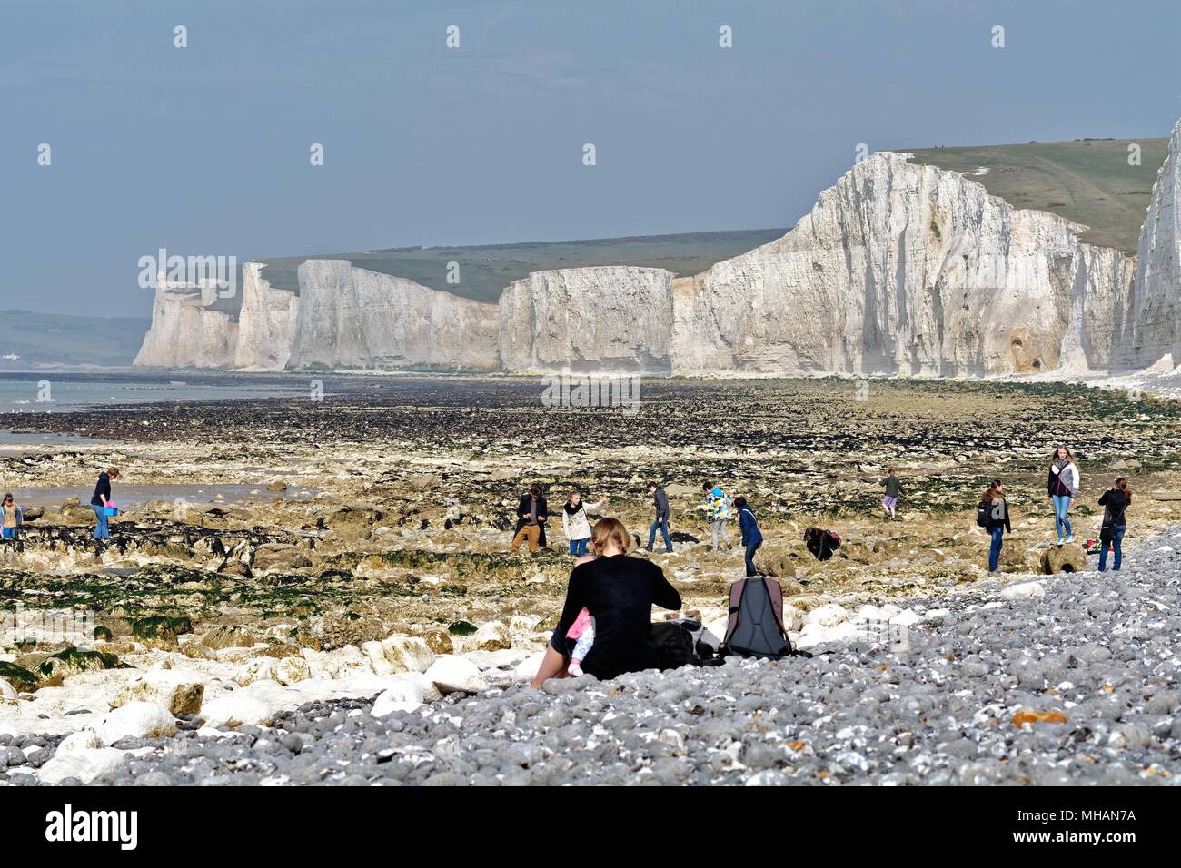 Die sieben Schwestern Kreidefelsen an einem sonnigen Frühlingstag an Birling Gap in den South Downs National Park East Sussex England Großbritannien Stockfoto