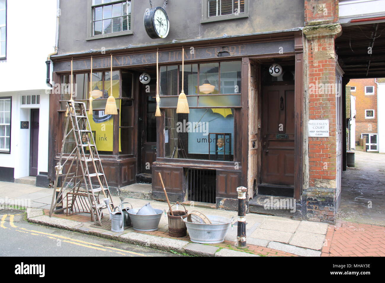 Von Hendy home Store in Hastings ist ein wunderschön restauriertes Alice im Wunderland der einen Shop mit genau der richtigen Menge Patina verbleibenden, UK, PETER GRANT Stockfoto