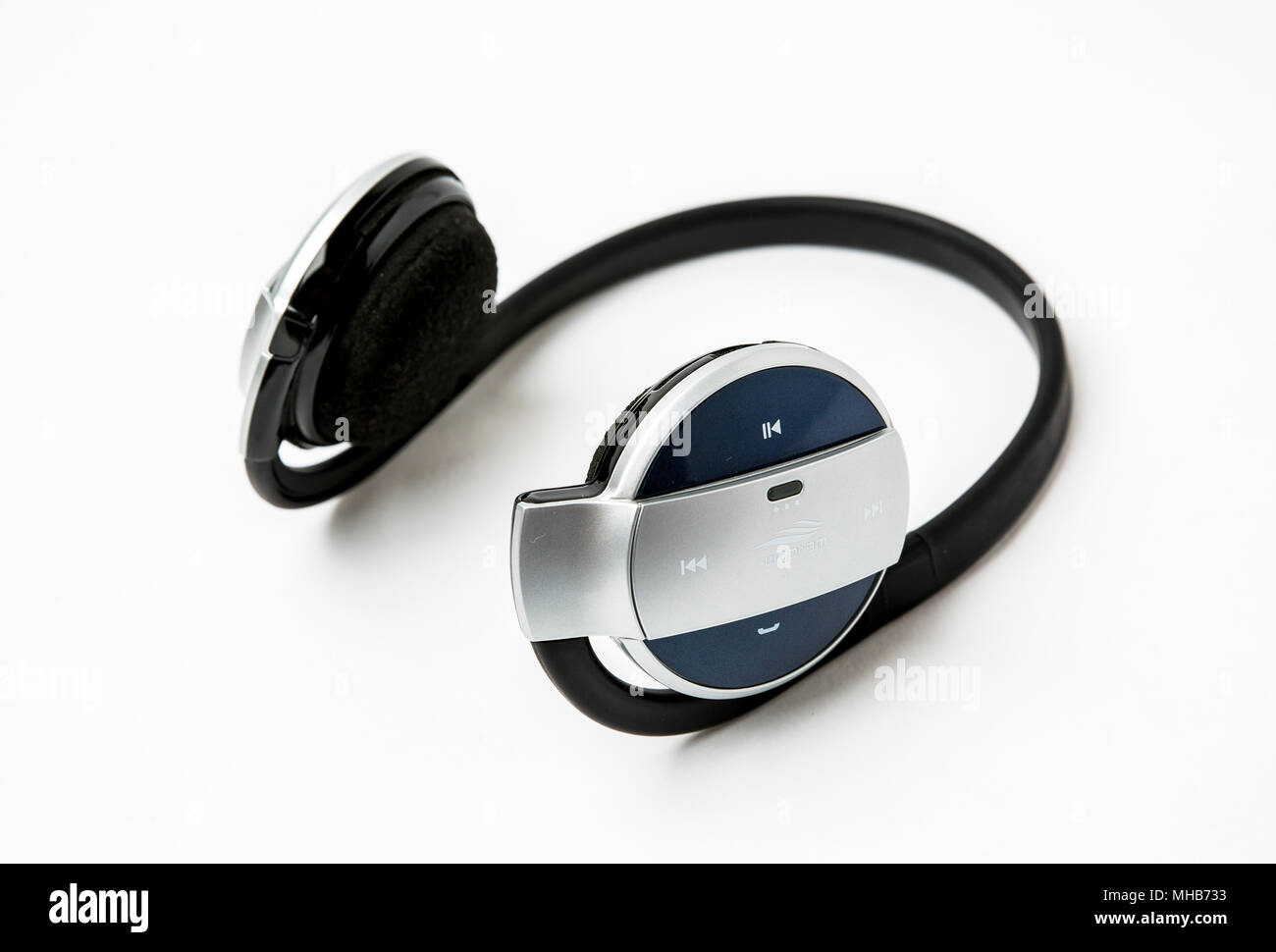 Kabellose Kopfhörer mit weißem Hintergrund Stockfoto