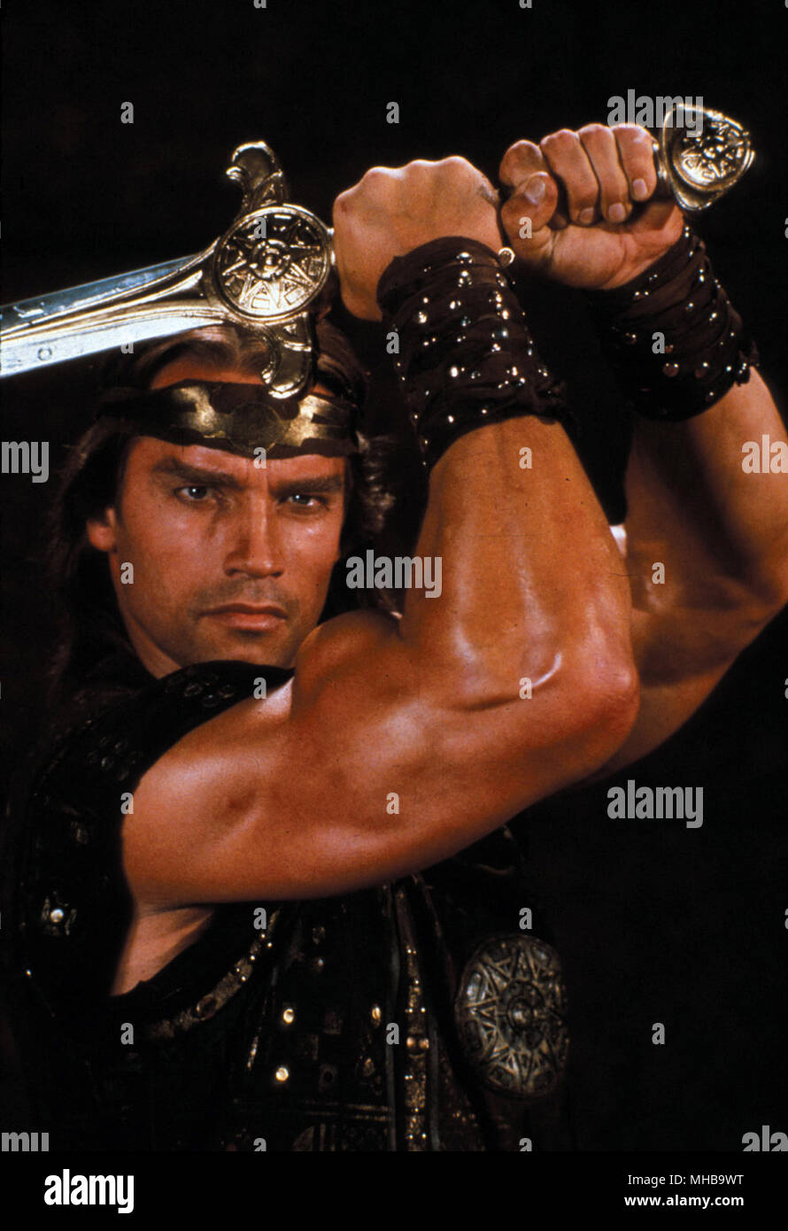 Red Sonja ist ein 1985 Dutch-American Schwert und Zauberei Aktion Film von Richard Fleischer geleitet. Der Film stellt Brigitte Nielsen als Titel Charakter mit Arnold Schwarzenegger, Sandahl Bergman, Ronald Lacey, Ernie Reyes Jr., Paul L. Smith und Pat Roach in Nebenrollen. Dieses Foto ist nur für den redaktionellen Gebrauch bestimmt und unterliegen dem Copyright der Film Company und/oder der Fotograf durch den Film oder die Produktion Firma zugewiesen und kann nur reproduziert durch Veröffentlichungen im Zusammenhang mit der Förderung der oben genannten Film. Eine obligatorische Gutschrift auf dem Film Firma ist erforderlich. Der Fotograf sh Stockfoto