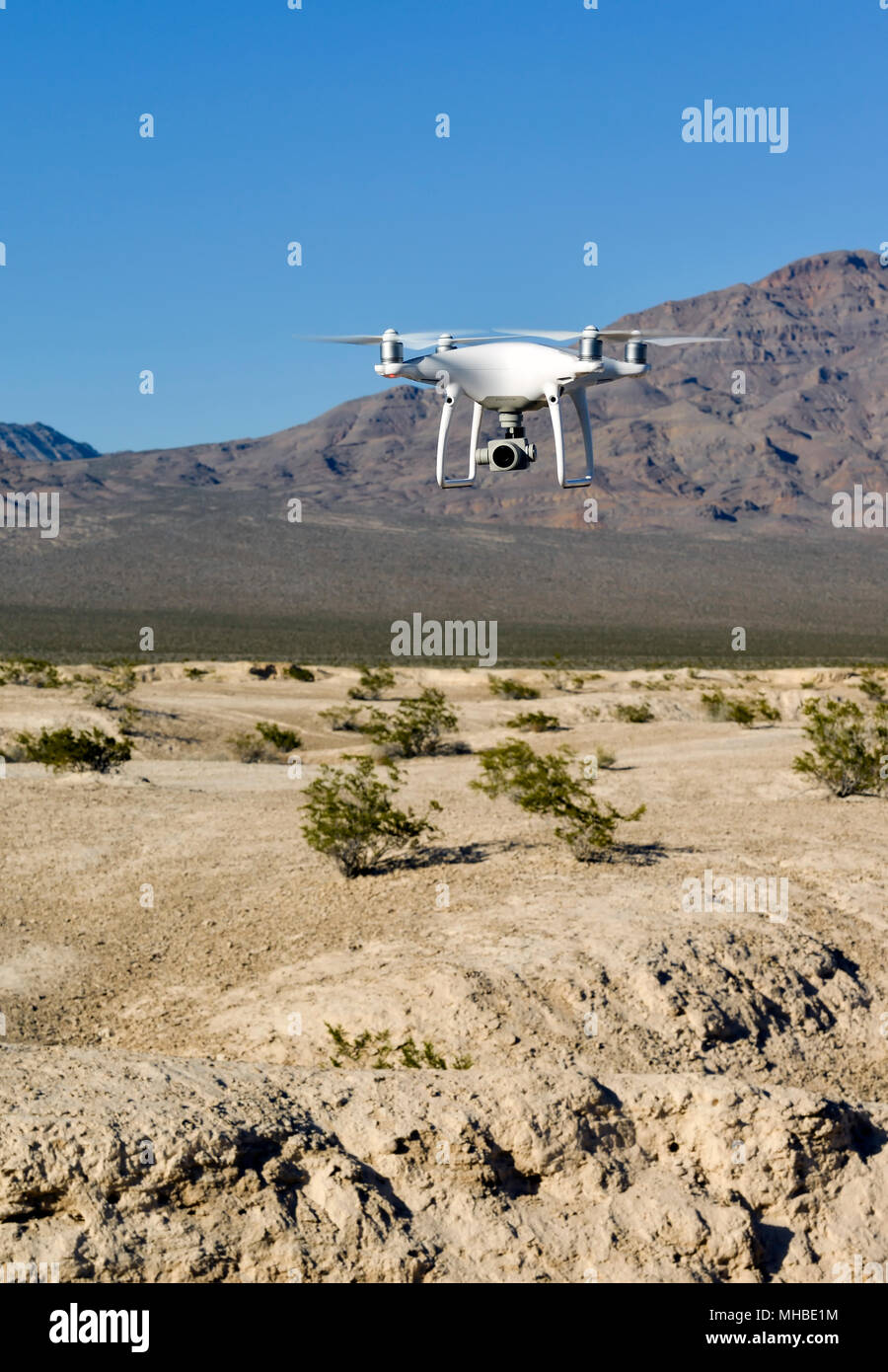 Betrieb einer Drohne über der Wüste von Nevada Stockfoto