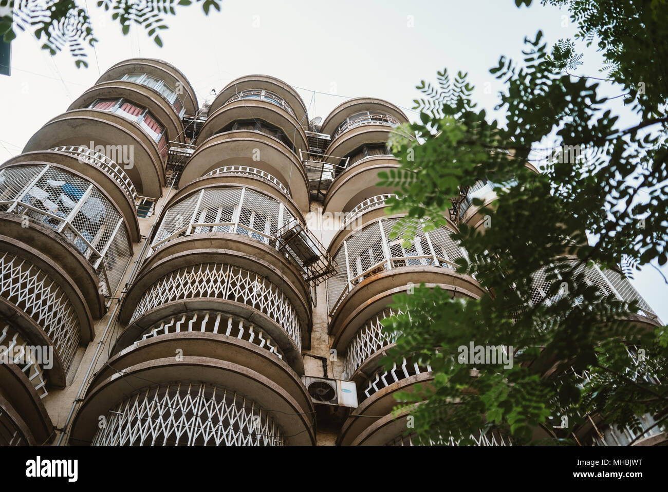 Gebogene art deco Apartment Gebäude in Mumbai, Bombay, Indien Stockfoto