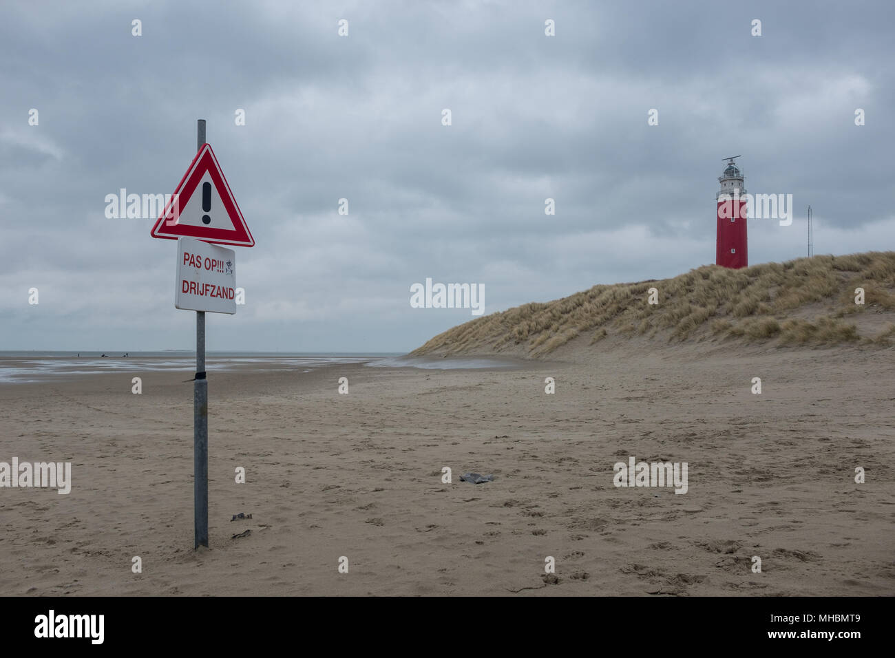 Blick auf den alten Leuchtturm von De Cocksdorp auf Texel, Niederlande. Stockfoto