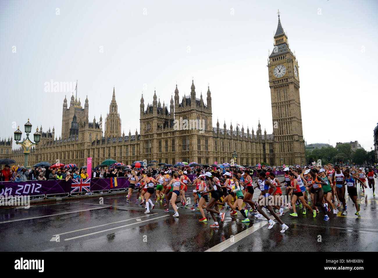 Women's Marathon als von Westminster Bridge während den Olympischen Spielen in London gesehen, 8/5/2012. Stockfoto