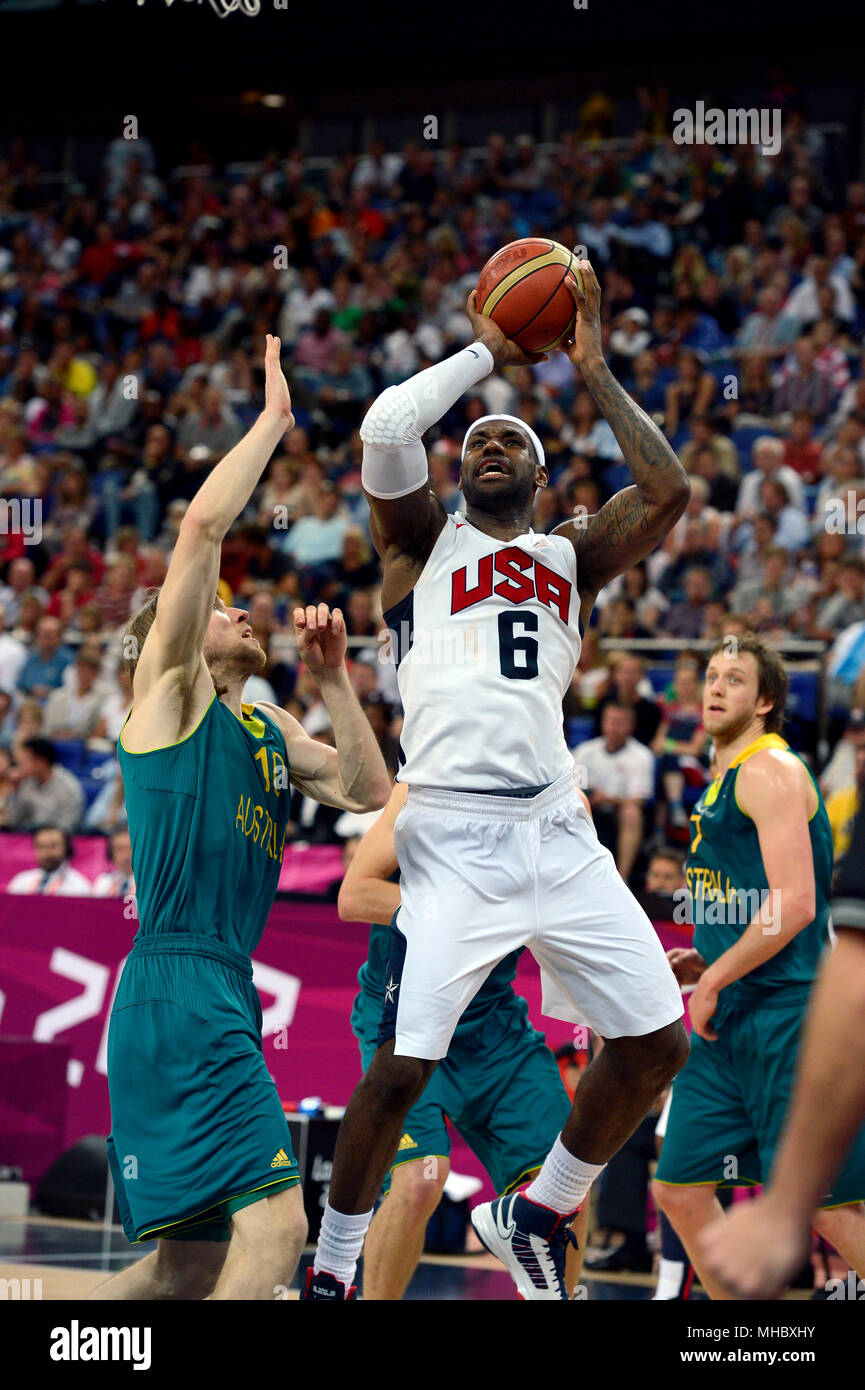 LeBron James in Aktion während des US-Viertelfinalspiels Männer Basketball gegen Australien bei den Olympischen Spielen in London 2012 Stockfoto