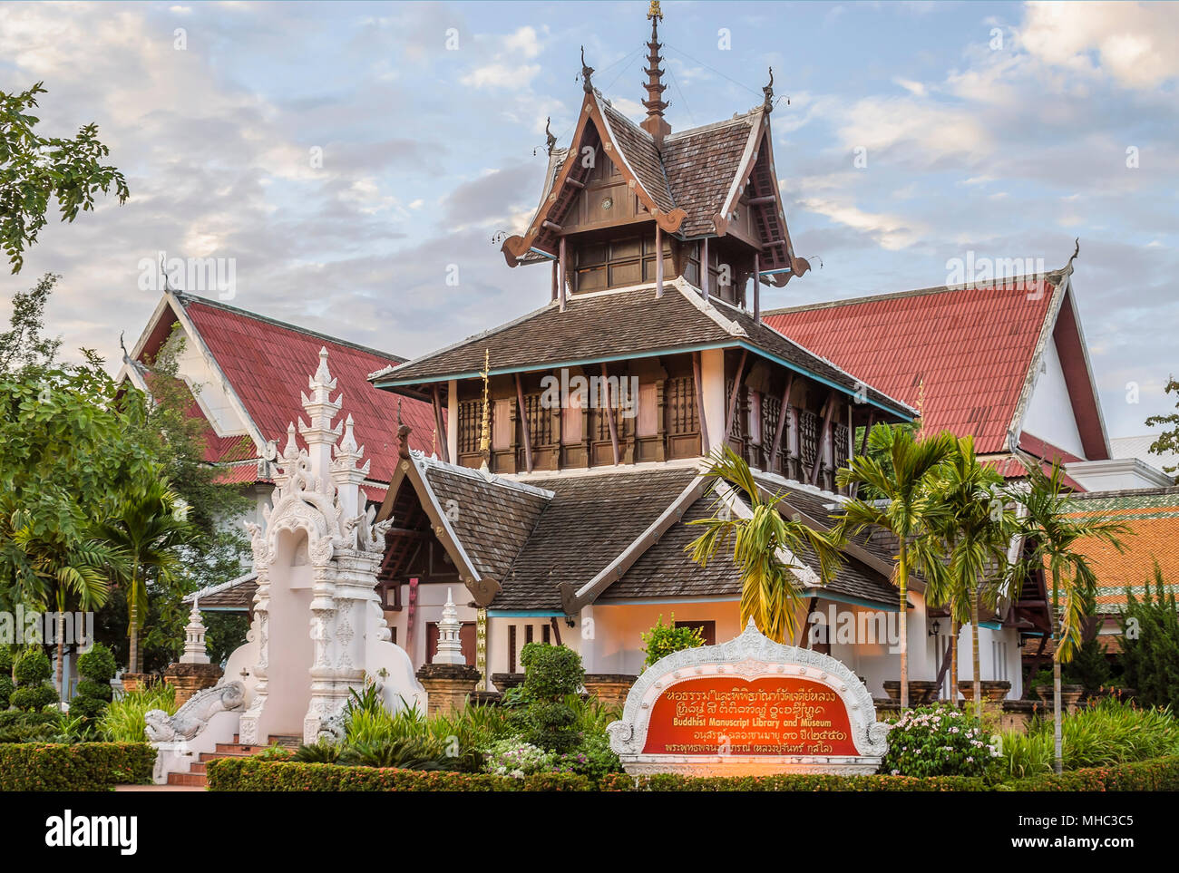 Bau des buddhistischen Manuskript-Bibliothek und Museum im Wat Chedi Luang, Chiang Mai, Thailand Stockfoto