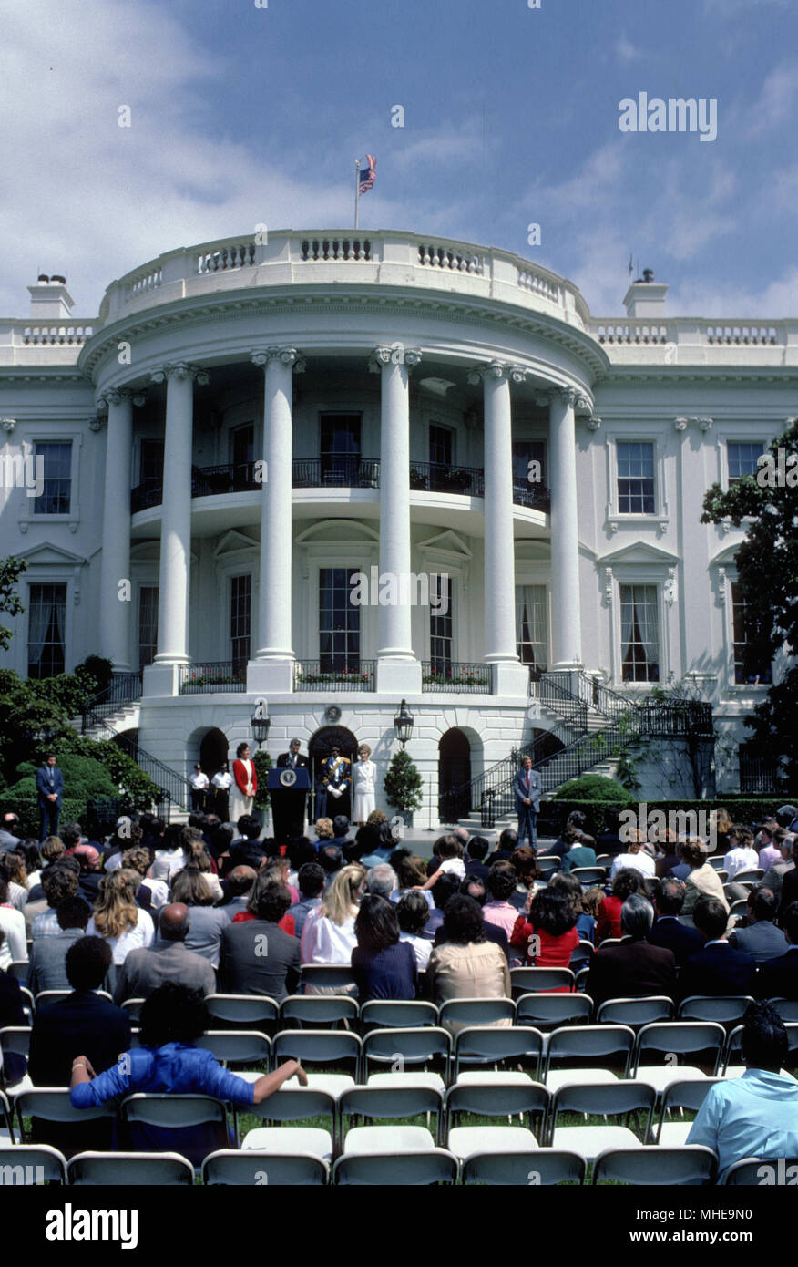 Washington, DC. USA, 15. Mai 1984 Michael Jackson im Weißen Haus von Präsident Ronald Reagan und First Lady Nancy Reagan, wird geehrt für seine Bemühungen bei der Unterstützung von "Sagen Sie einfach nein zu Drogen": Mark Reinstein/MediaPunch Stockfoto