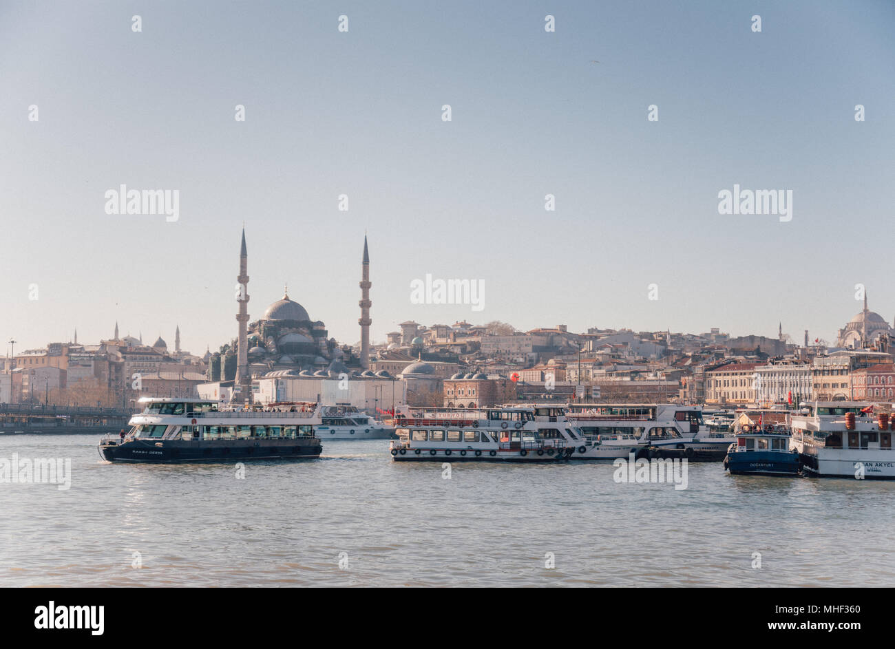 Den Bosporus und die Blaue Moschee, Istanbul, Türkei Stockfoto