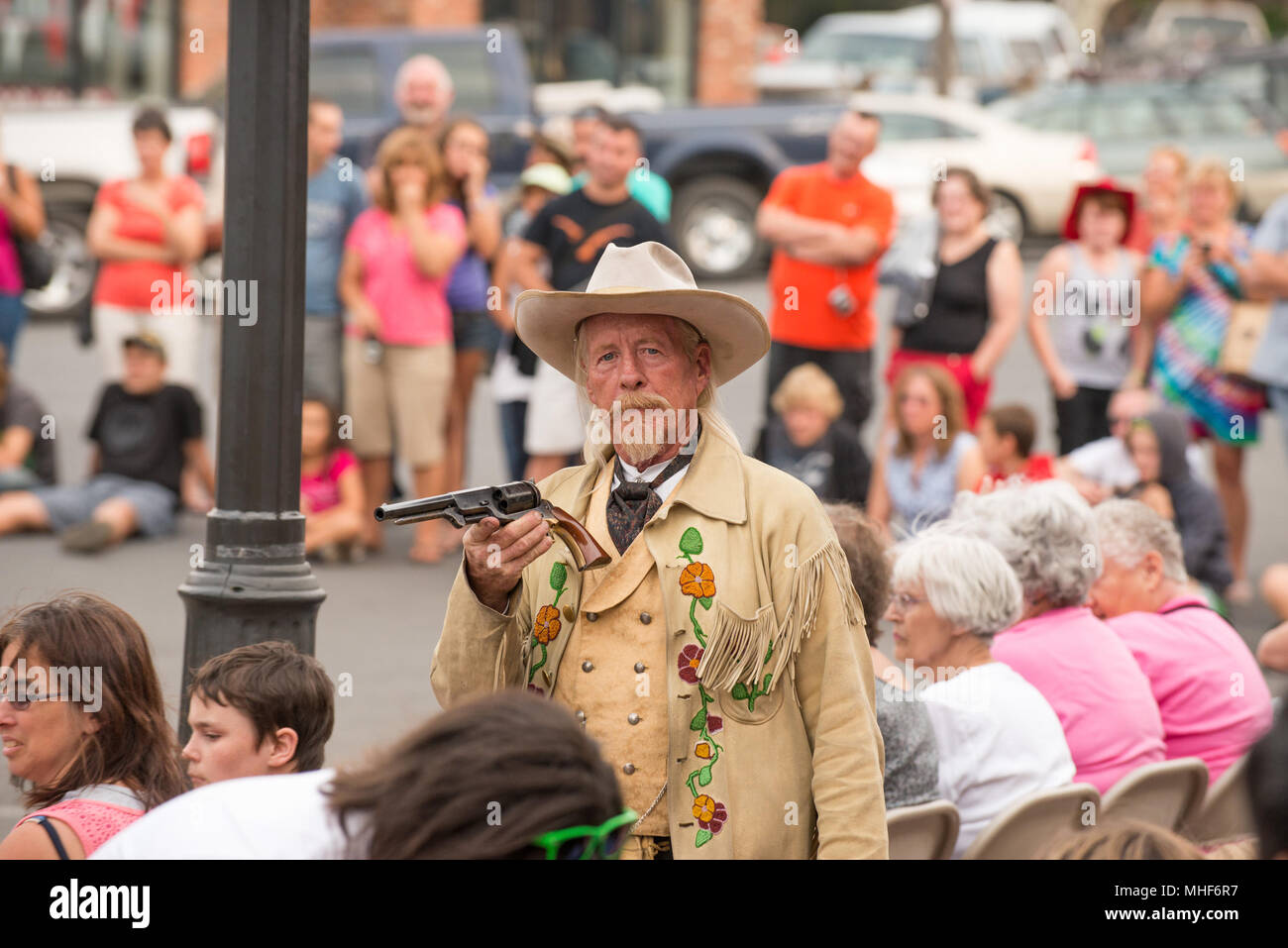 CODY - USA - August 21, 2012 - Western Feuergefecht in den Straßen von Cody, Wyoming Stockfoto
