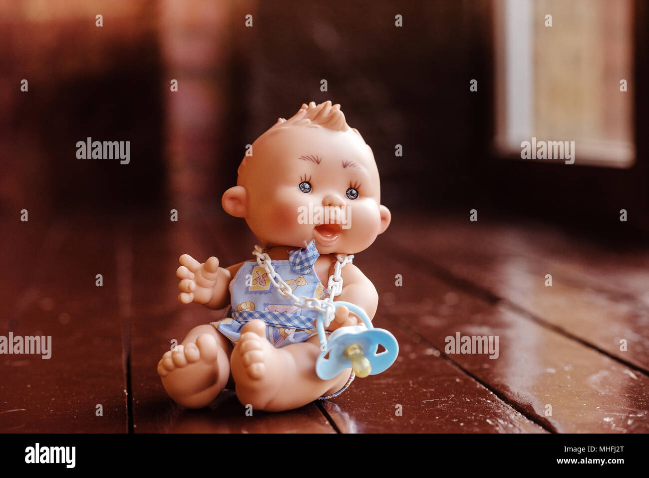 Susse Puppe Im Hintergrund Stockfotografie Alamy