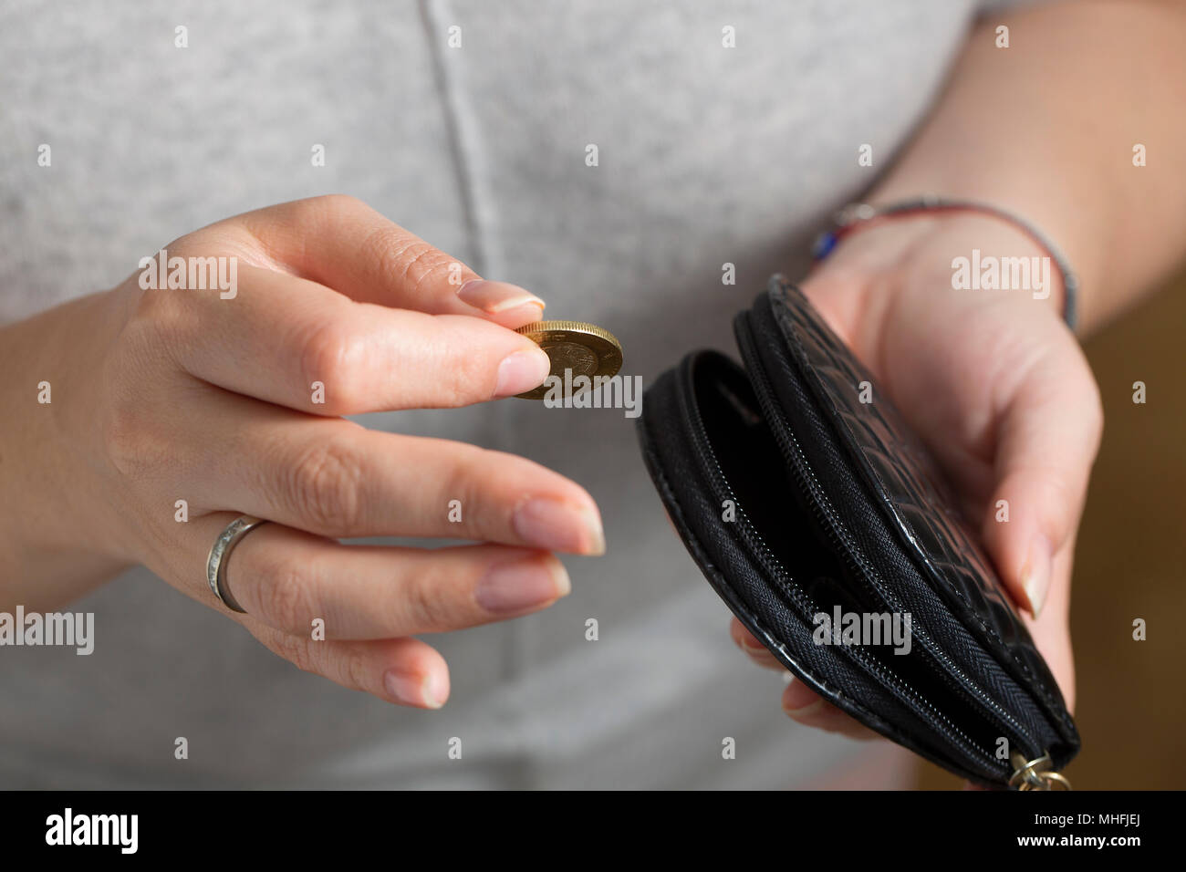 Geld sparen in Wallet Stockfoto