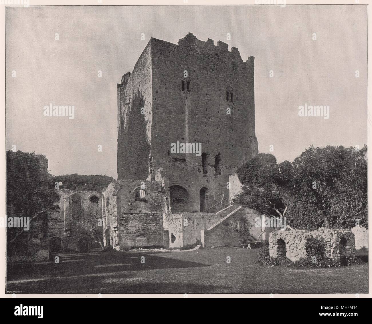 Porchester Castle, auf einem schmalen Hals land Hinausragende in Portsmouth Harbour, einem viereckigen Gebäude zeigen Spuren von m… Stockfoto