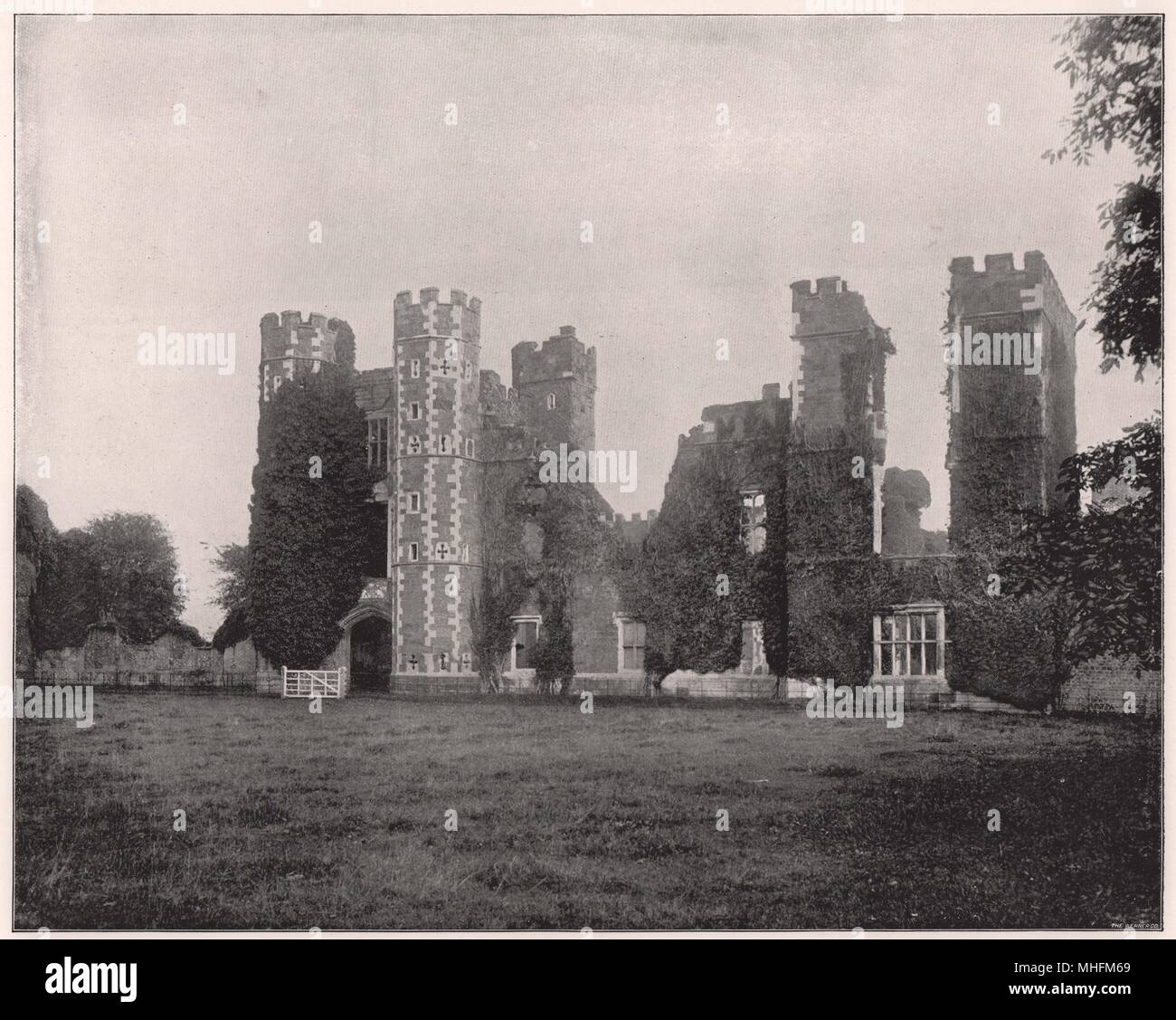 Cowdray Haus liegt eine viertel Meile östlich von Midhurst, in Sussex Stockfoto