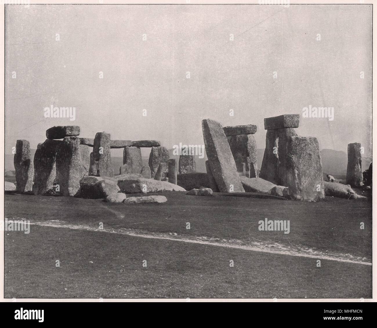 Stonehenge, die wunderbare Monument der Antike, über die so viel gesagt worden, aber so wenig bekannt, liegt auf… Stockfoto
