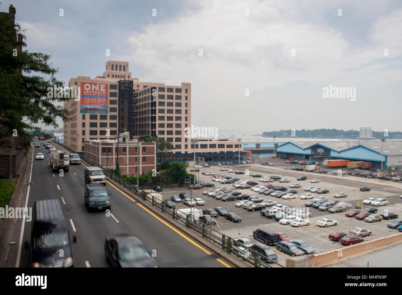 Blick von Brooklyn Heights Promenade auf dem I-278 unten, Brooklyn, NY 2006 Stockfoto