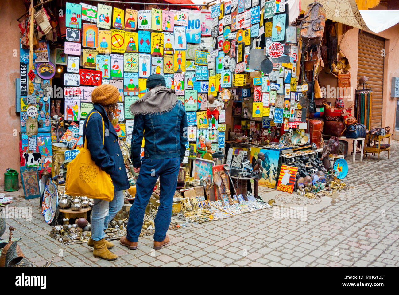 Shop Verkauf von Zeichen und Souvenirs, Medina, Marrakesch, Marokko, Nordafrika Stockfoto