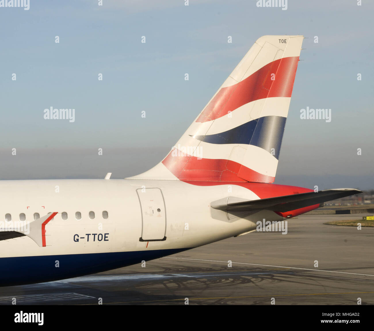 Nahaufnahme der Schwanz einer British Airways Airbus Passenger Jet am Flughafen London Heathrow Stockfoto