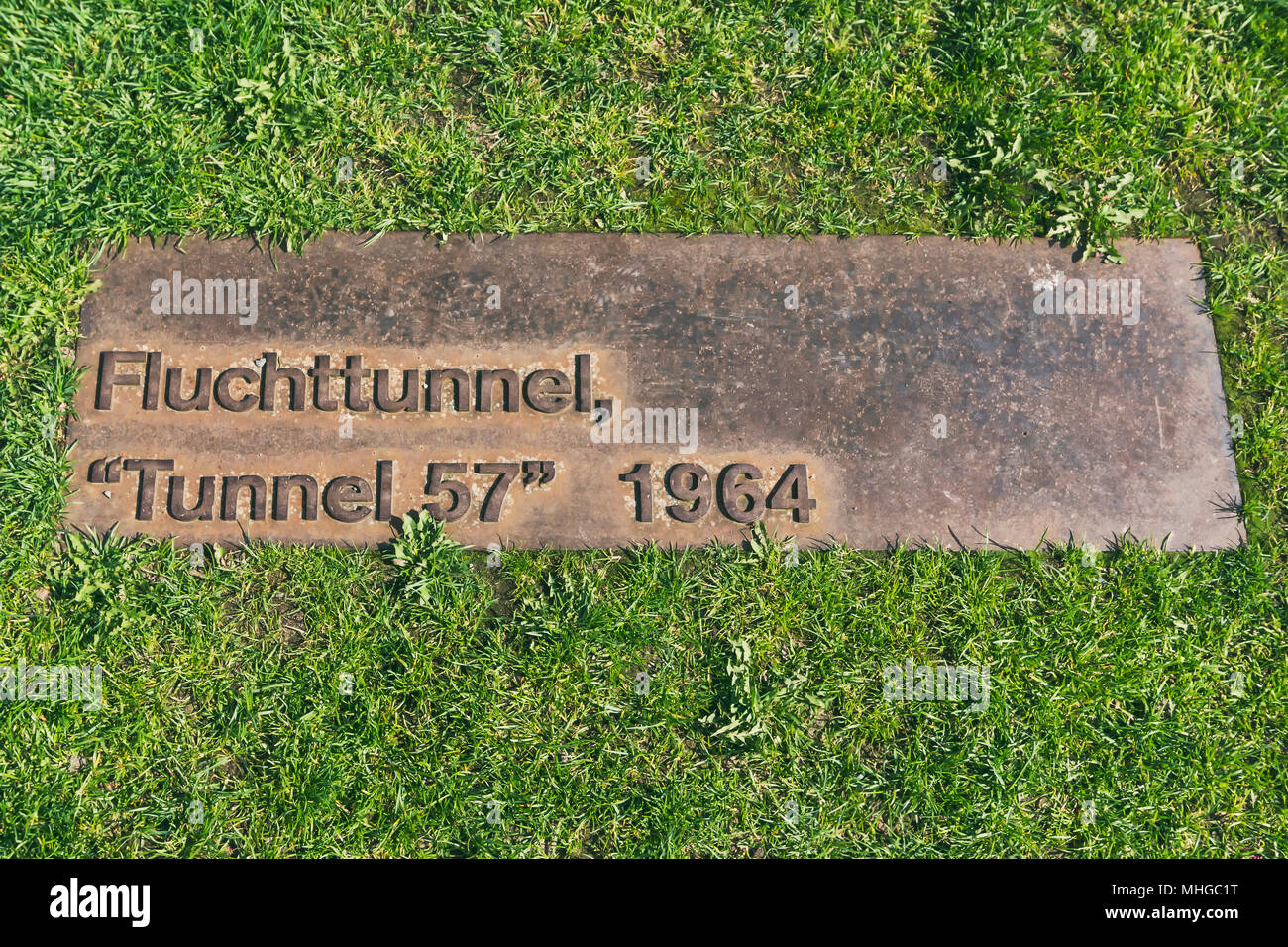 Gedenktafel erinnert Fluchttunnel in 1964 an der Gedenkstätte Berliner Mauer erstellt Stockfoto