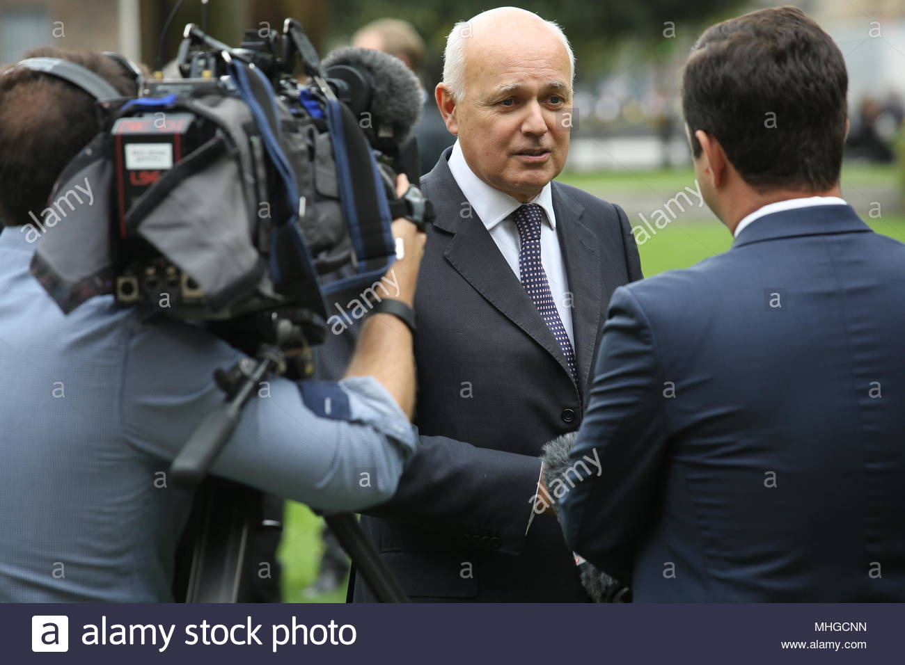 Iain Duncan Smith gibt ein TV-Interview in Westminster London Stockfoto