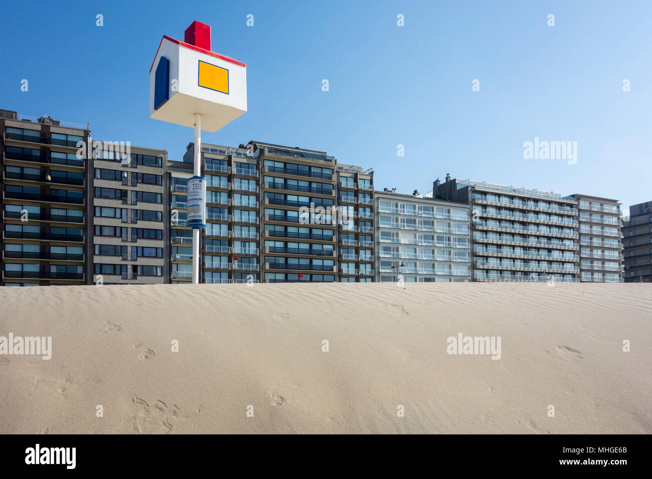 Strand Nahrung Projekt und Wohnungen/Wohnung Blöcke im Seaside Resort Middelkerke, Westflandern, Belgien Stockfoto