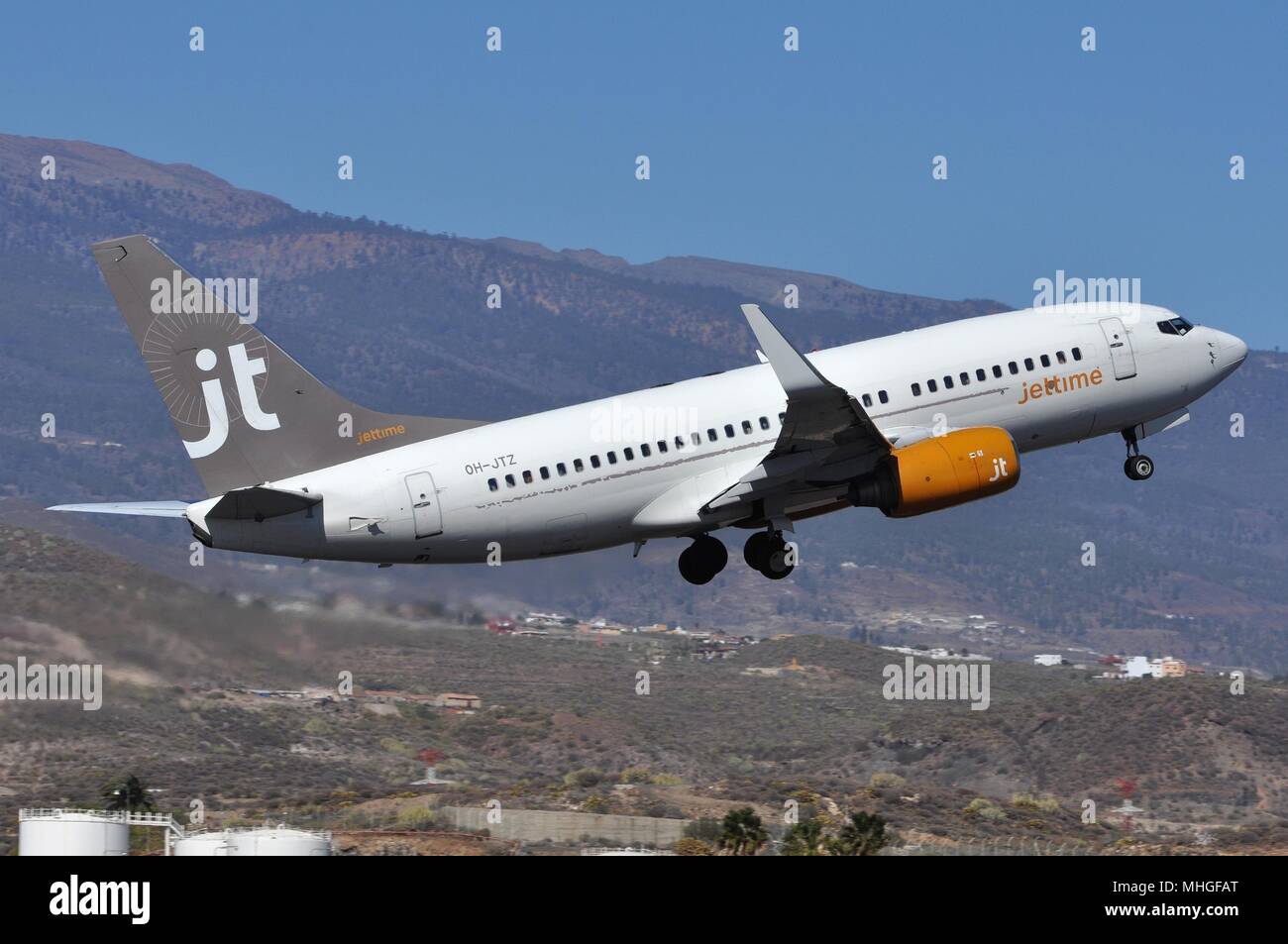 JETTIME (Finnland) Boeing737-700 (W) OH-JTZ AUF TAKE-OFF VON TENERIFFA. Stockfoto
