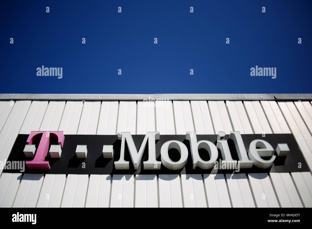 Philadelphia, USA. Mai, 2018. T-Mobile Store gesehen, zwei Tage nach dem Mobilfunkanbieter kündigte Pläne für ein $ 27 Mrd. Fusion mit Konkurrenten Sprint. Quelle: Michael Candelori/Alamy leben Nachrichten Stockfoto