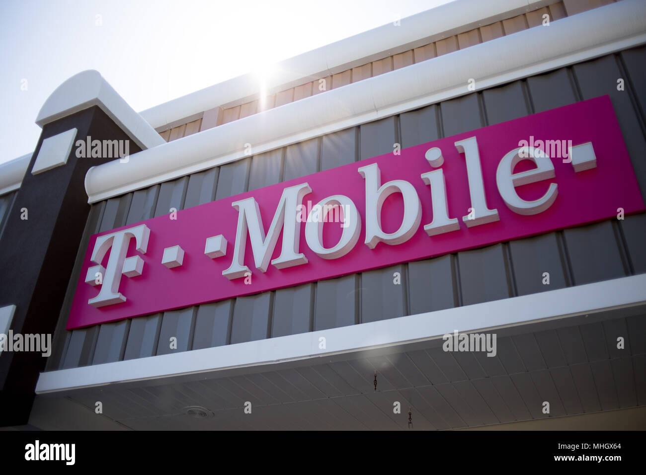 Philadelphia, USA. Mai, 2018. T-Mobile Store gesehen, zwei Tage nach dem Mobilfunkanbieter kündigte Pläne für ein $ 27 Mrd. Fusion mit Konkurrenten Sprint. Quelle: Michael Candelori/Alamy leben Nachrichten Stockfoto