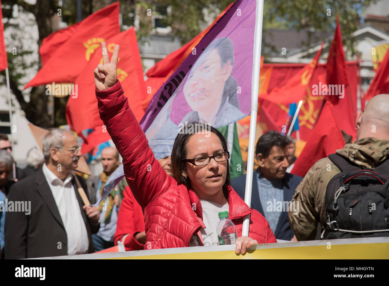 London, Großbritannien. Mai, 2018. Der jährliche Tag der März und Kundgebung zum 1. Mai 2018 in London. Tausende von Menschen in London Mai Tag März und Kundgebung auf dem Trafalgar Square. Seit 1890 Mai Tag gefeiert hat in der ganzen Welt als Tag der Solidarität der Arbeiterklasse. In vielen Ländern Veranstaltungen statt, am 1. Mai, sondern in Newcastle im März und Rallye hat für viele Jahre auf dem Samstag der frühen May Bank Holiday Wochenende statt. Credit: Siehe Li/Alamy leben Nachrichten Stockfoto