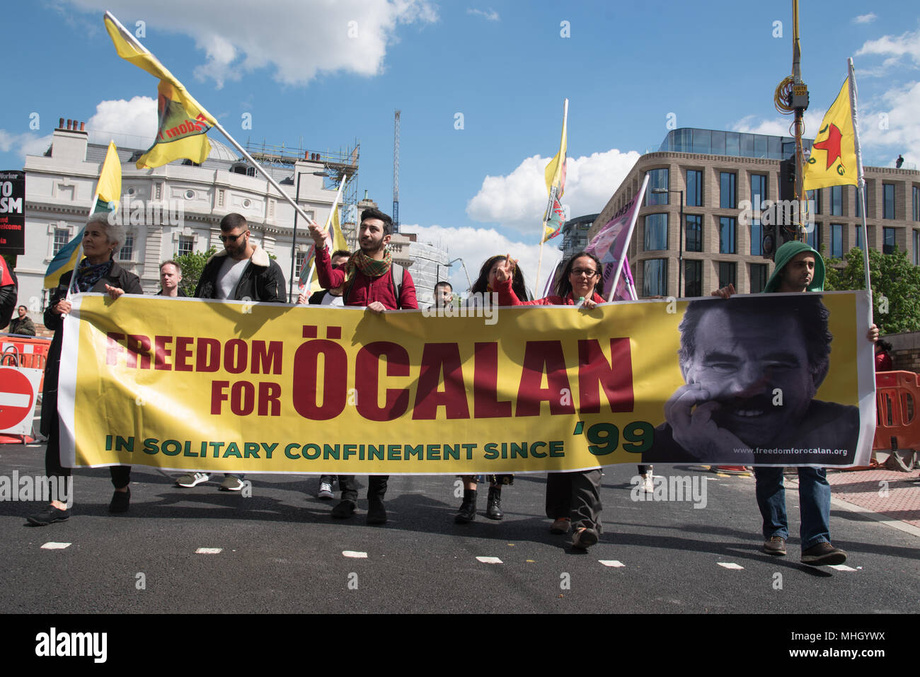 London, Großbritannien. Mai, 2018. Der jährliche Tag der März und Kundgebung zum 1. Mai 2018 in London. Tausende von Menschen in London Mai Tag März und Kundgebung auf dem Trafalgar Square. Seit 1890 Mai Tag gefeiert hat in der ganzen Welt als Tag der Solidarität der Arbeiterklasse. In vielen Ländern Veranstaltungen statt, am 1. Mai, sondern in Newcastle im März und Rallye hat für viele Jahre auf dem Samstag der frühen May Bank Holiday Wochenende statt. Credit: Siehe Li/Alamy leben Nachrichten Stockfoto