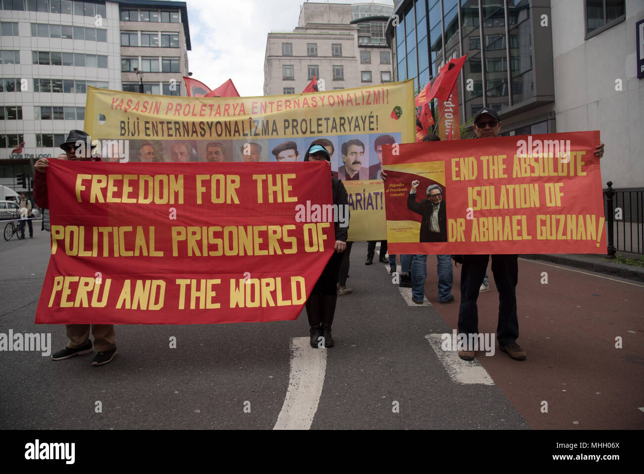 London, Großbritannien. Mai, 2018. Der jährliche Tag der März und Kundgebung zum 1. Mai 2018 in London. Tausende von Menschen in London Mai Tag März und Kundgebung auf dem Trafalgar Square. Seit 1890 Mai Tag gefeiert hat in der ganzen Welt als Tag der Solidarität der Arbeiterklasse. In vielen Ländern Veranstaltungen statt, am 1. Mai, sondern in Newcastle im März und Rallye hat für viele Jahre auf dem Samstag der frühen May Bank Holiday Wochenende statt. Credit: Siehe Li/Alamy leben Nachrichten Stockfoto