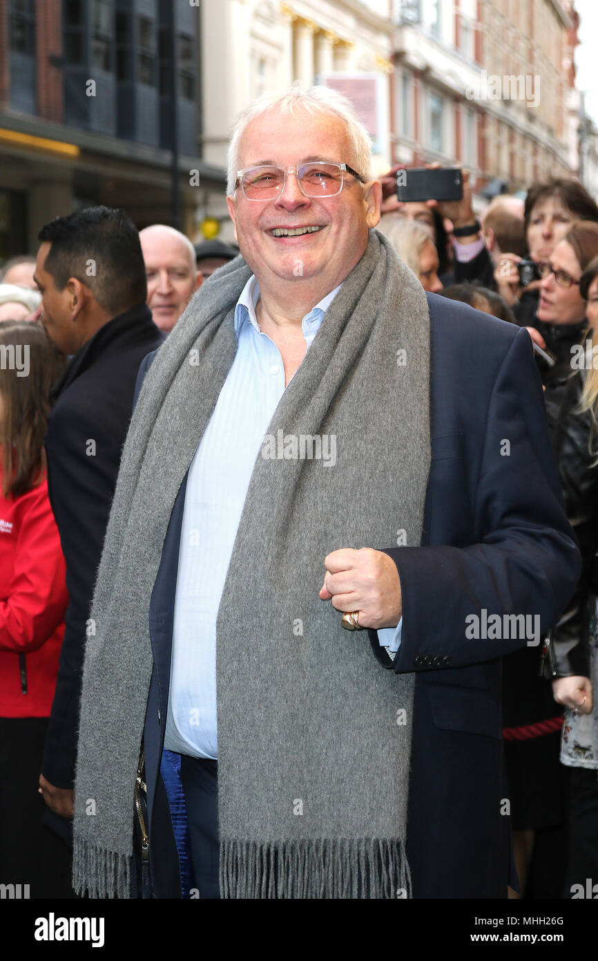 London, Großbritannien. Mai, 2018. Christopher Biggins, Schach Das Musical - Opening Night, London Coliseum, London, UK, 01. Mai 2018, Foto von Richard Goldschmidt Credit: Rich Gold/Alamy leben Nachrichten Stockfoto