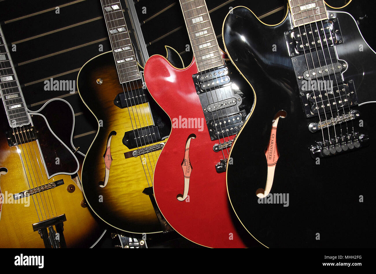 Gitarrenhersteller Stockfotos Und Bilder Kaufen Alamy