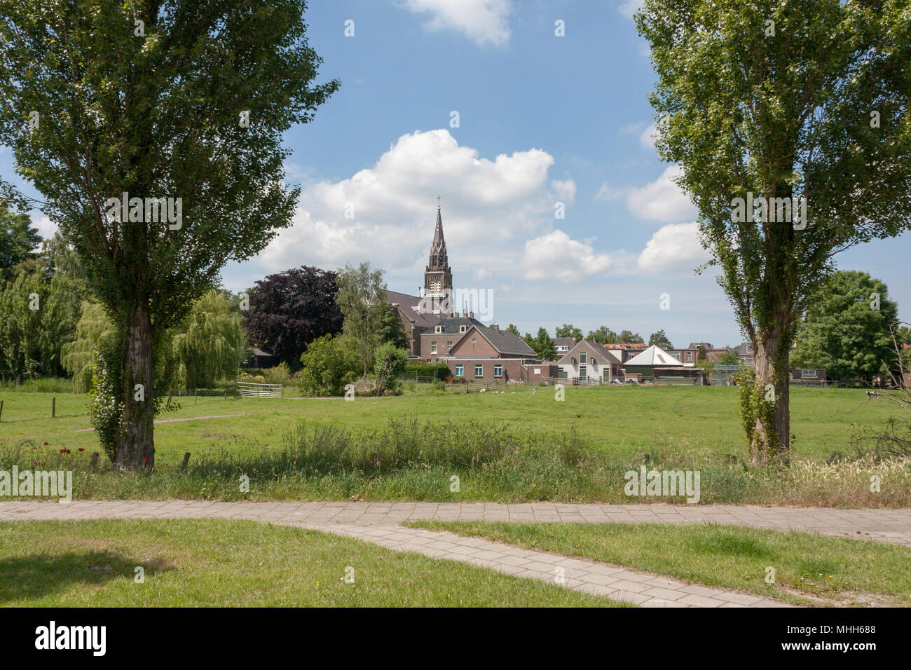 Blick auf die St. Laurentius Kirche in Voorschoten Stockfoto